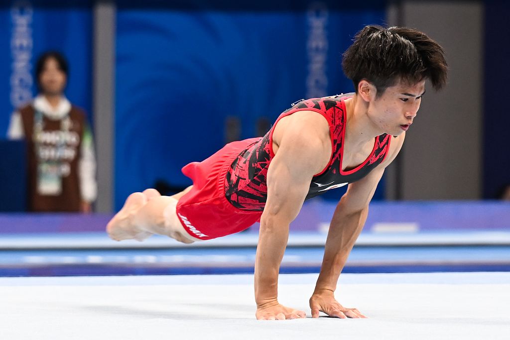 Kazuma Kaya of Japan competes in the men's floor exercise final during the World University Games in Chengdu, China, August 5, 2023. /CFP