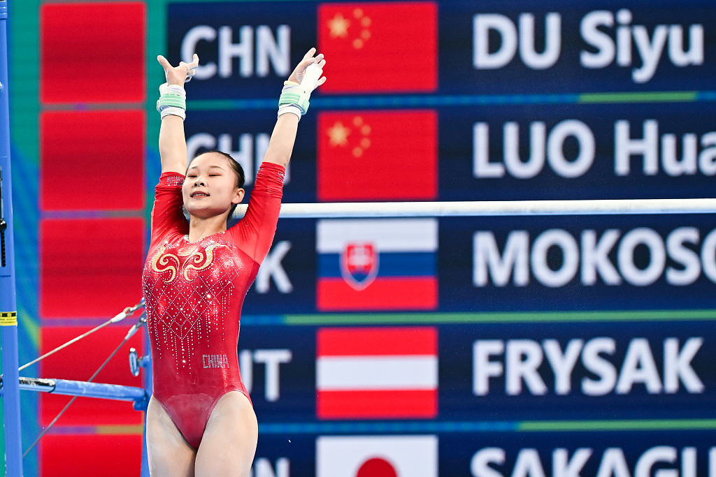 Du Siyu of China in the women's uneven bars final during the World University Games in Chengdu, China, August 5, 2023. /CFP