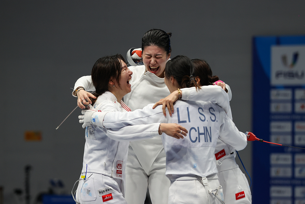 Athletes of China celebrate after winning the fencing women's epee team final at the World University Games in Chengdu, China, August 5, 2023. /CFP