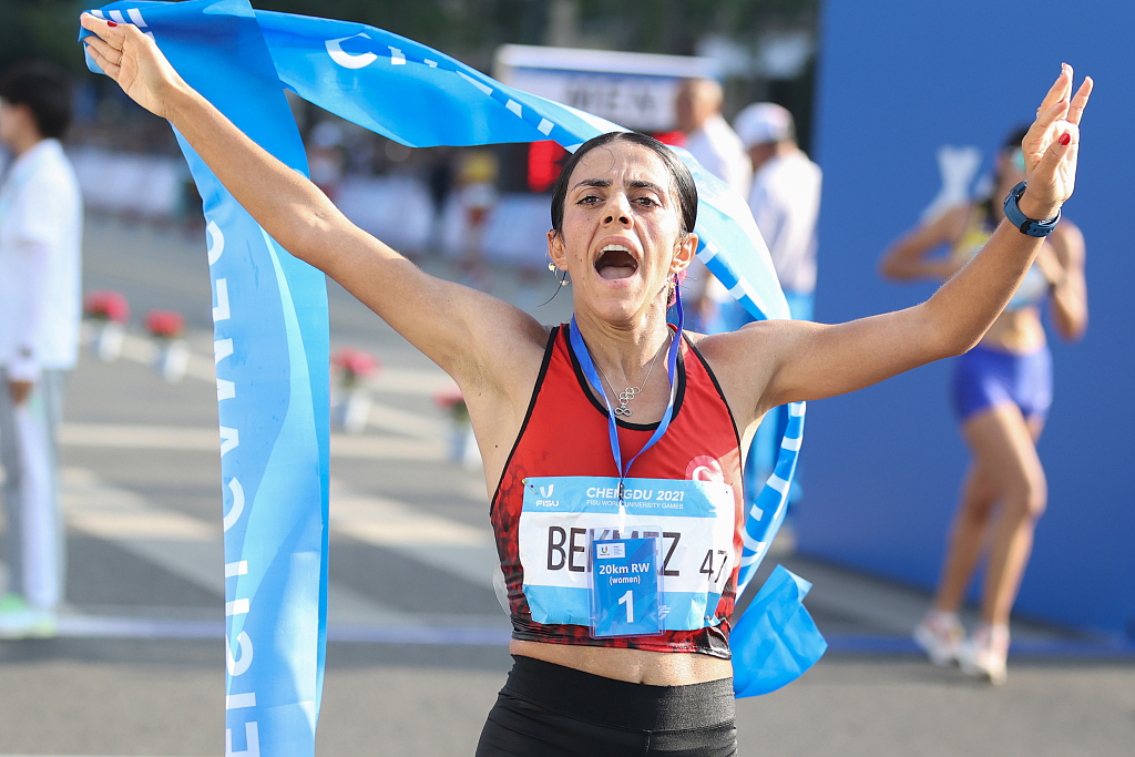 Meryem Bekmez of Türkiye celebrates after winning the women's 20km race walk at the World University Games in Chengdu, China, August 5, 2023. /CFP