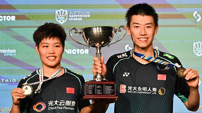 Huang Dongping (L) and Feng Yanzhe celebrate winning the mixed doubles title at BWF Australian Open in Sydney, Australia, August 6, 2023. /CFP