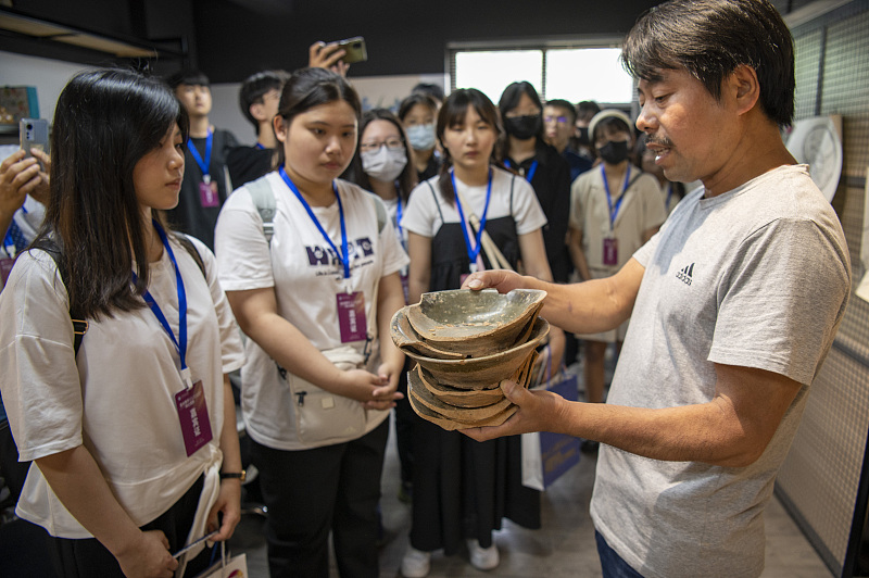 A teacher gives a lesson about traditional Chinese ceramics at Jinhua Polytechnic, in Zhejiang Province, July 5, 2023. /CFP