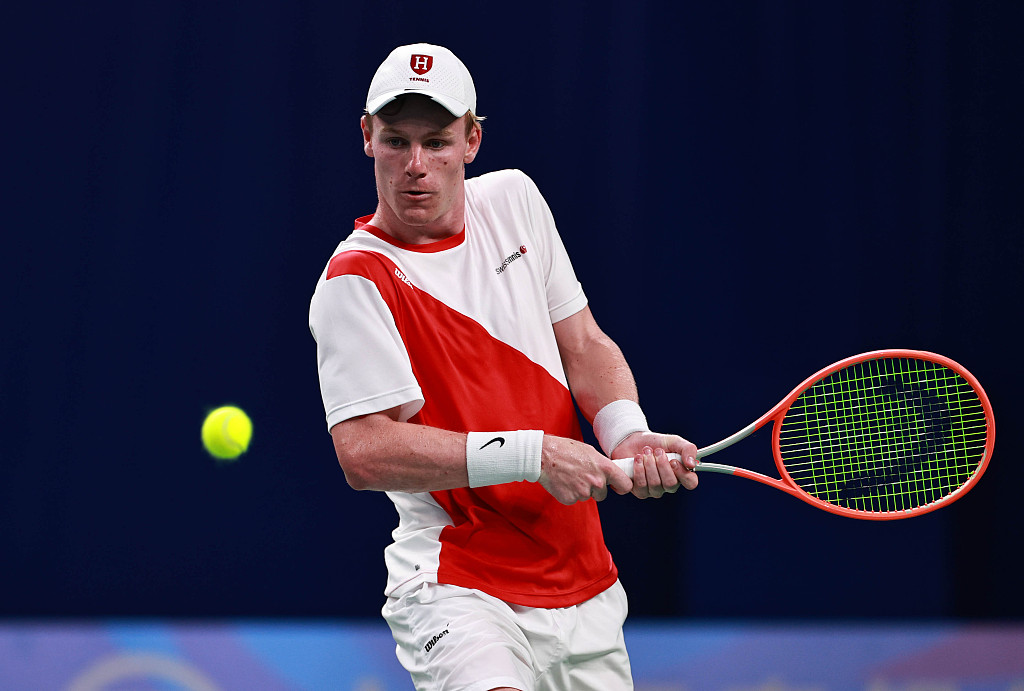 Henry von der Schulenburg of Switzerland in the men's singles final against Kasidit Samrej of Thailand (not pictured) at the World University Games in Chengdu, China, August 6, 2023. /CFP