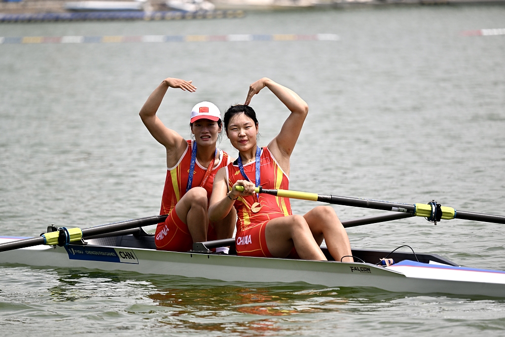 China's Zhou Yuxiu (L) and Zhang Peixin celebrate after winning the rowing women's pair final at the World University Games in Chengdu, China, August 6, 2023. /CFP