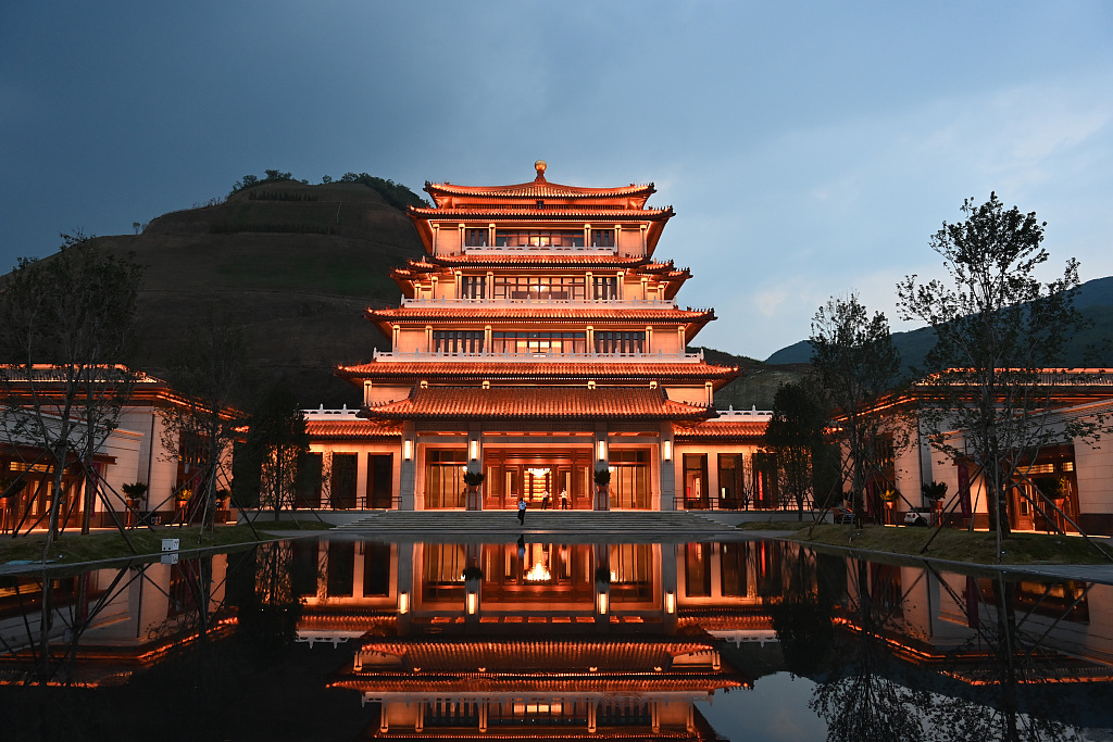 A photo shows a night view of the Wenhan Pavilion at the headquarters of the China National Archives of Publications and Culture in Beijing, July 25, 2022. /CFP