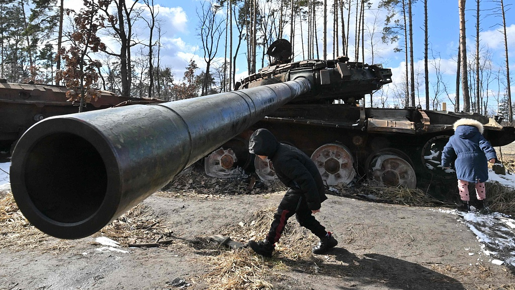 A destroyed tank in the Dmytrivka village, near Kyiv, Ukraine, March 6, 2023. /CFP