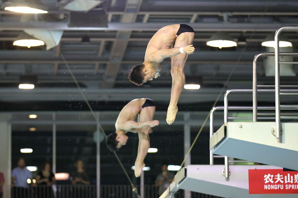 Yang Hao and Lian Junjie of China compete in the men's 10-meter synchronized platform final in the World Aquatics Diving World Cup Super Final in Berlin, Germany, August 4, 2023. /CFP