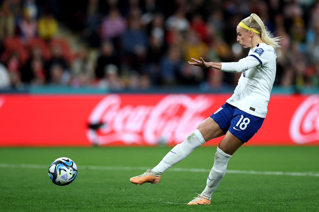 Chloe Kelly of England scores in penalty shoot-out in the Round of 16 game against Nigeria at the FIFA Women's World Cup at Brisbane Stadium in Brisbane, Australia, August 7, 2023. /CFP