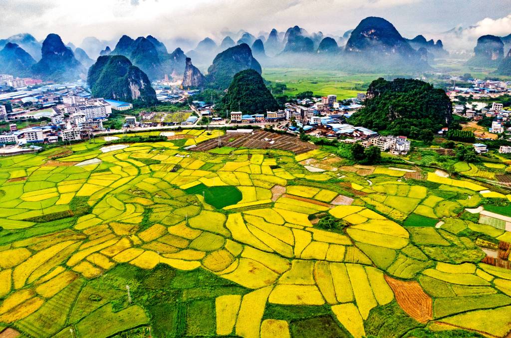 An aerial photo shows the idyllic landscape of Rongshui Miao Autonomous County, south China's Guangxi Zhuang Autonomous Region, August 7, 2023. /CFP