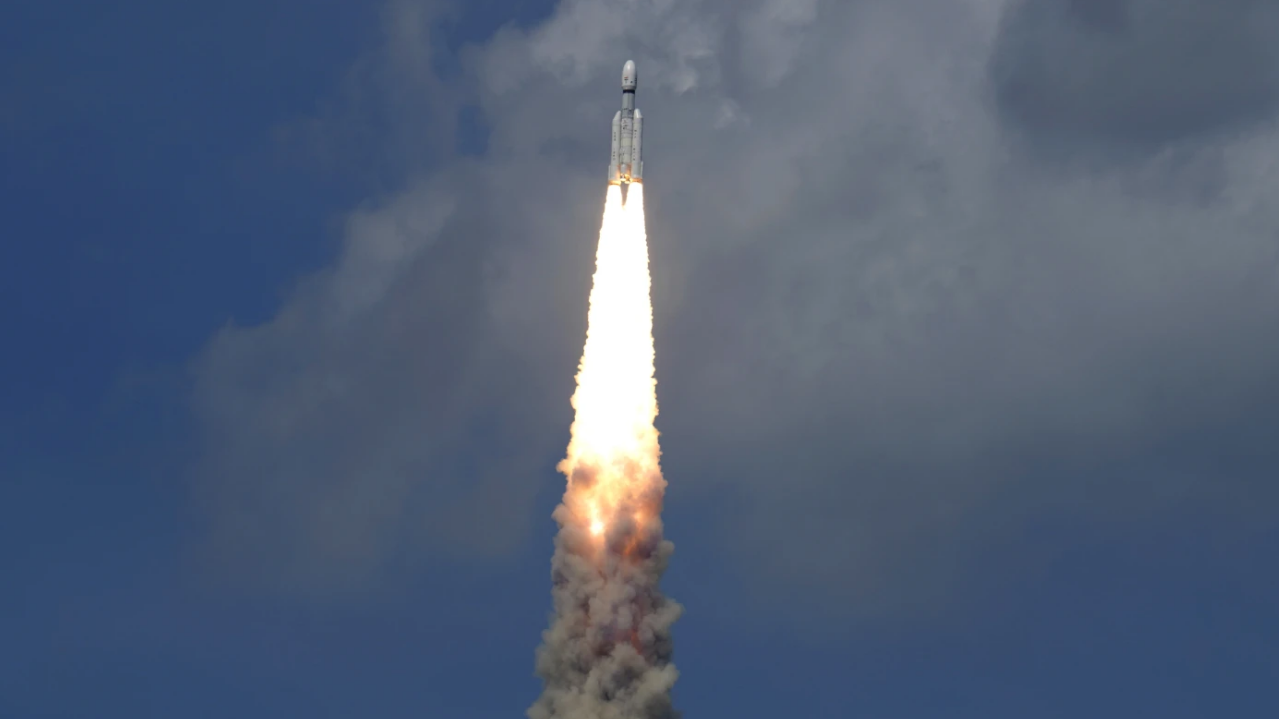 Indian spacecraft Chandrayaan-3 blasts off from the Satish Dhawan Space Centre in Sriharikota, India, July 14, 2023. /AP