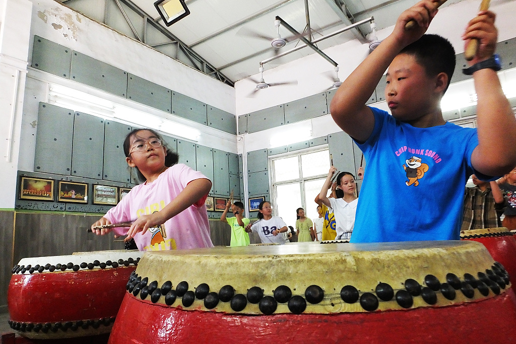 Young drummer of Ansai - CGTN