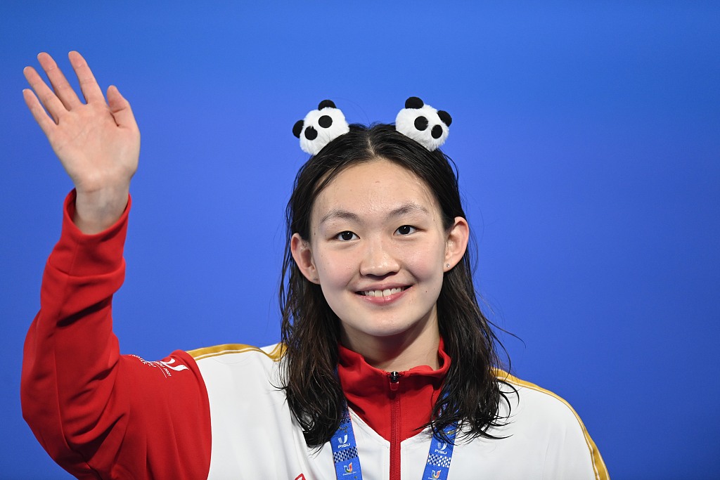 Li Bingjie of China celebrates after winning the women's 400m freestyle final at the World University Games in Chengdu, China, August 7, 2023. /CFP