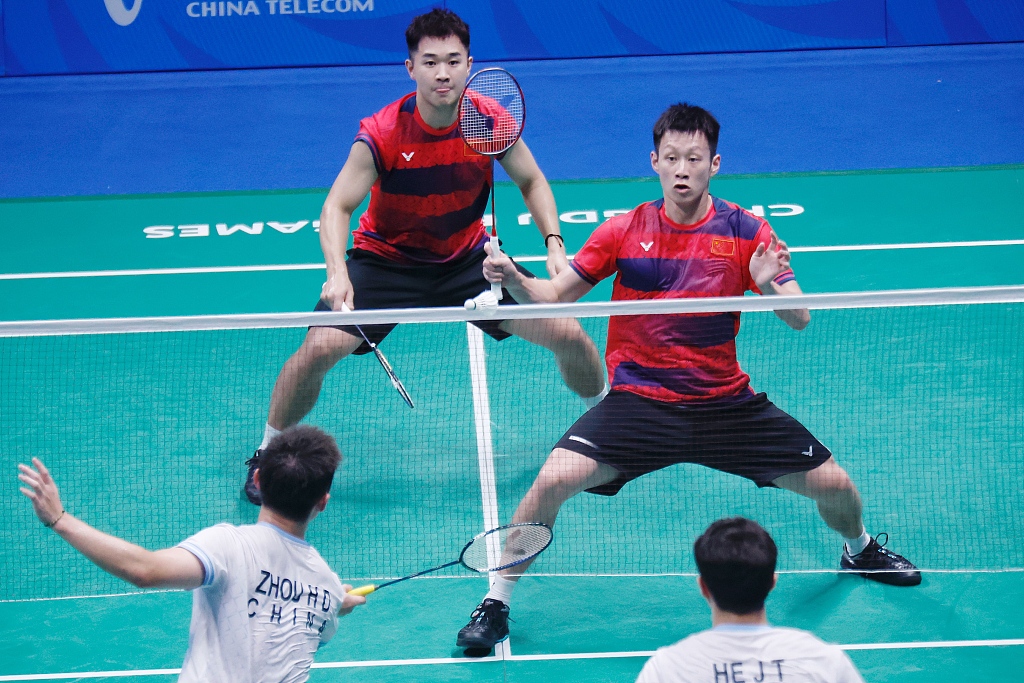 Chinese pair Ren Xiangyu (Right in red-and-blue jersey) and Tan Qiang of China in the men's doubles final with another Chinese pair Zhou Haodong (Left in white jersey) and He Jiting at the World University Games in Chengdu, China, August 7, 2023. /CFP