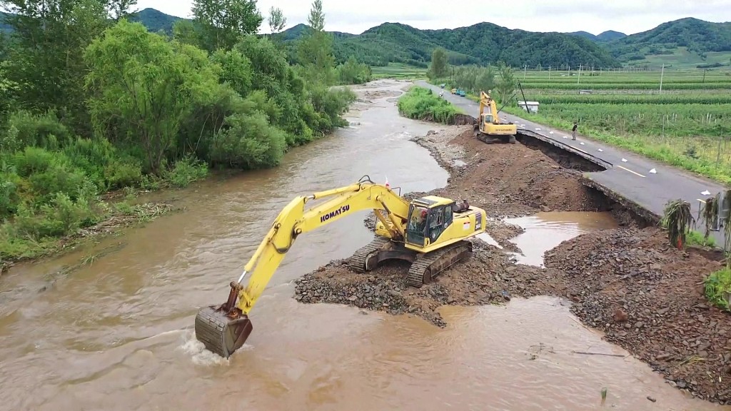 Excavators operating as part of flood rescue efforts in Shangzhi City of Heilongjiang Province, northeast China on August 6, 2023./CFP