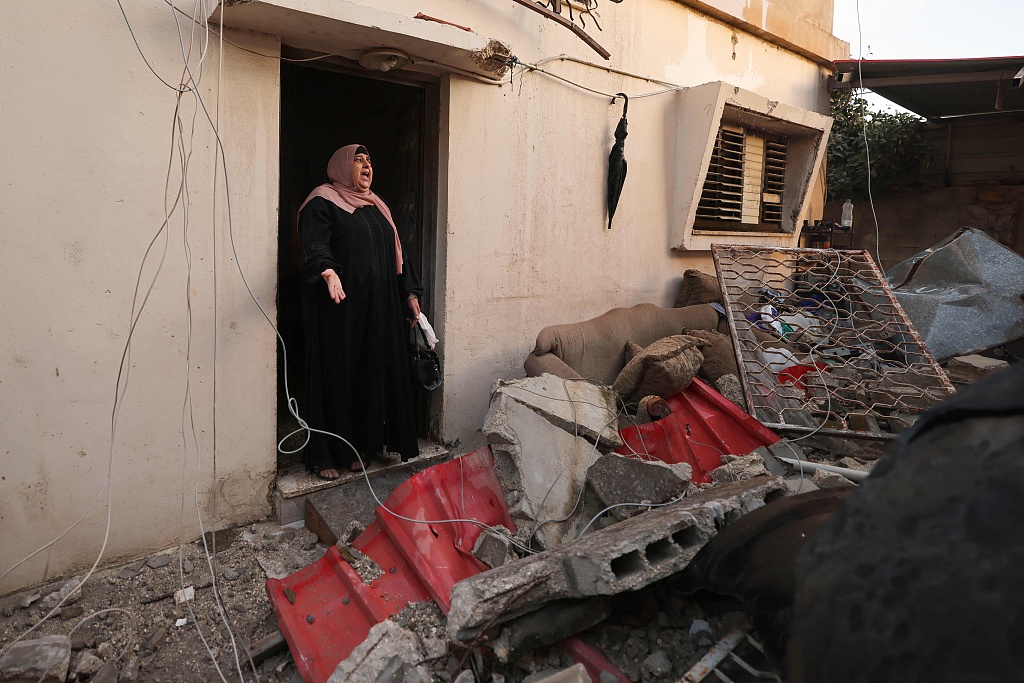 A neighbour reacts after Israeli soldiers demolished a house at the Asker camp for Palestinian refugees east of Nablus city in the West Bank, August 8, 2023. /CFP