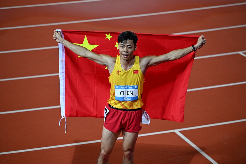Chen Guanfeng wins the bronze medal during the 100m final, August 2, 2023. /CFP