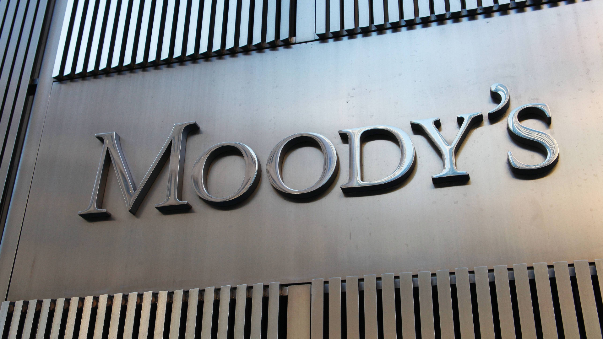 P s bank. Moody`s. Moody s логотип. Рейтинговое агентство Moody. Moody s Investors service логотип.