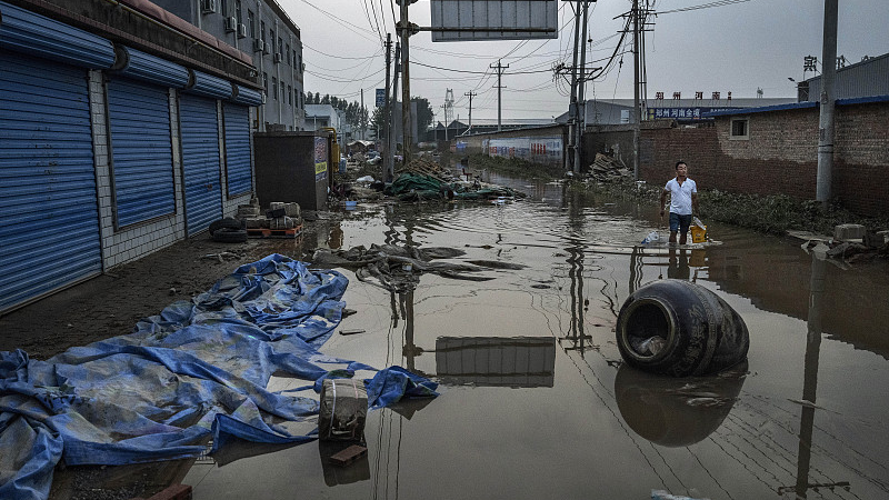 The receding floodwaters in a street in Zhuozhou, Hebei Province, August 5, 2023. /CFP