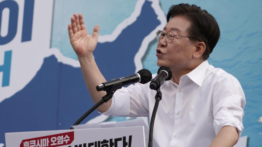 Lee Jae-myung, chairman of South Korea's main opposition Democratic Party, addresses a rally to oppose Japan's nuclear-contaminated water discharge plan in Seoul, South Korea, July 1, 2023. /Xinhua