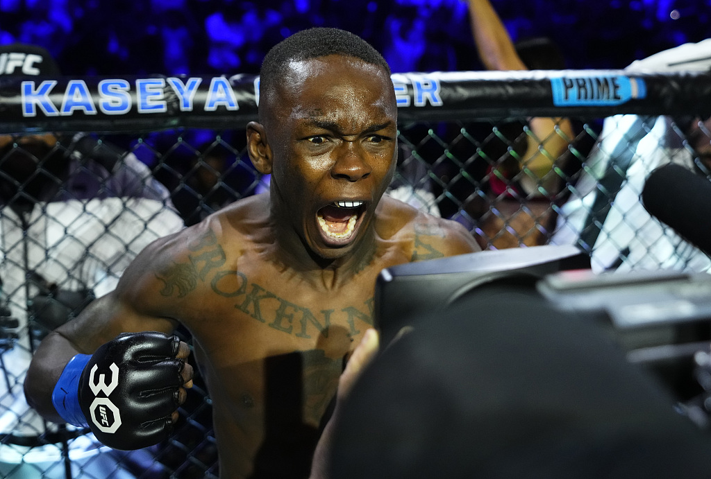 Israel Adesanya of New Zealand reacts after knocking out Alex Pereira of Brazil in the UFC middleweight championship fight during the UFC 287 event at the Kaseya Center in Miami, Florida, April 8, 2023. /CFP 