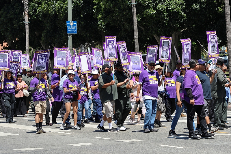 City workers go on a 24-hour strike in Los Angeles, U.S., August 8, 2023. /CFP