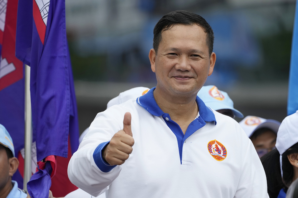 Hun Manet shows a thumbs-up sign at a Cambodian People's Party's election campaign, Phnom Penh, Cambodia, July 21, 2023. /CFP 