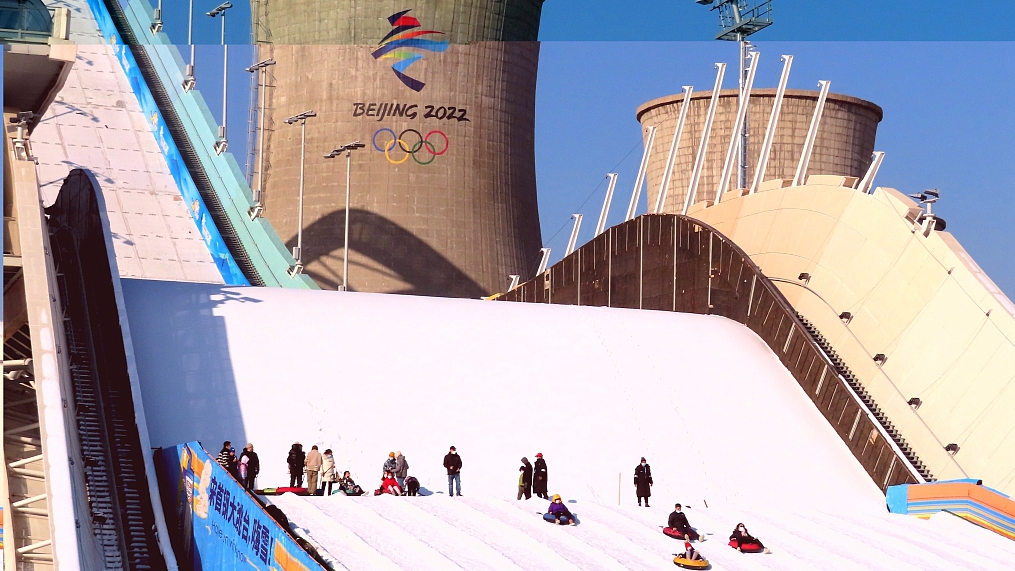 A general view of people having fun at the Big Air Shougang in Beijing, China, Janruary 1, 2023. /CFP