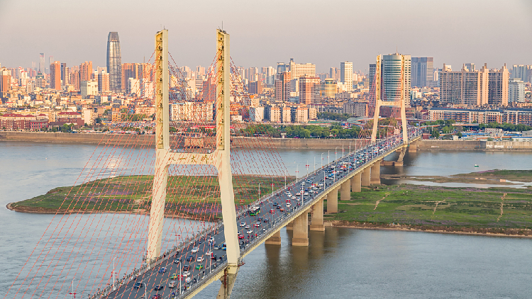 Live: Bird's-eye view of Bayi Bridge in Jiangxi Province - CGTN