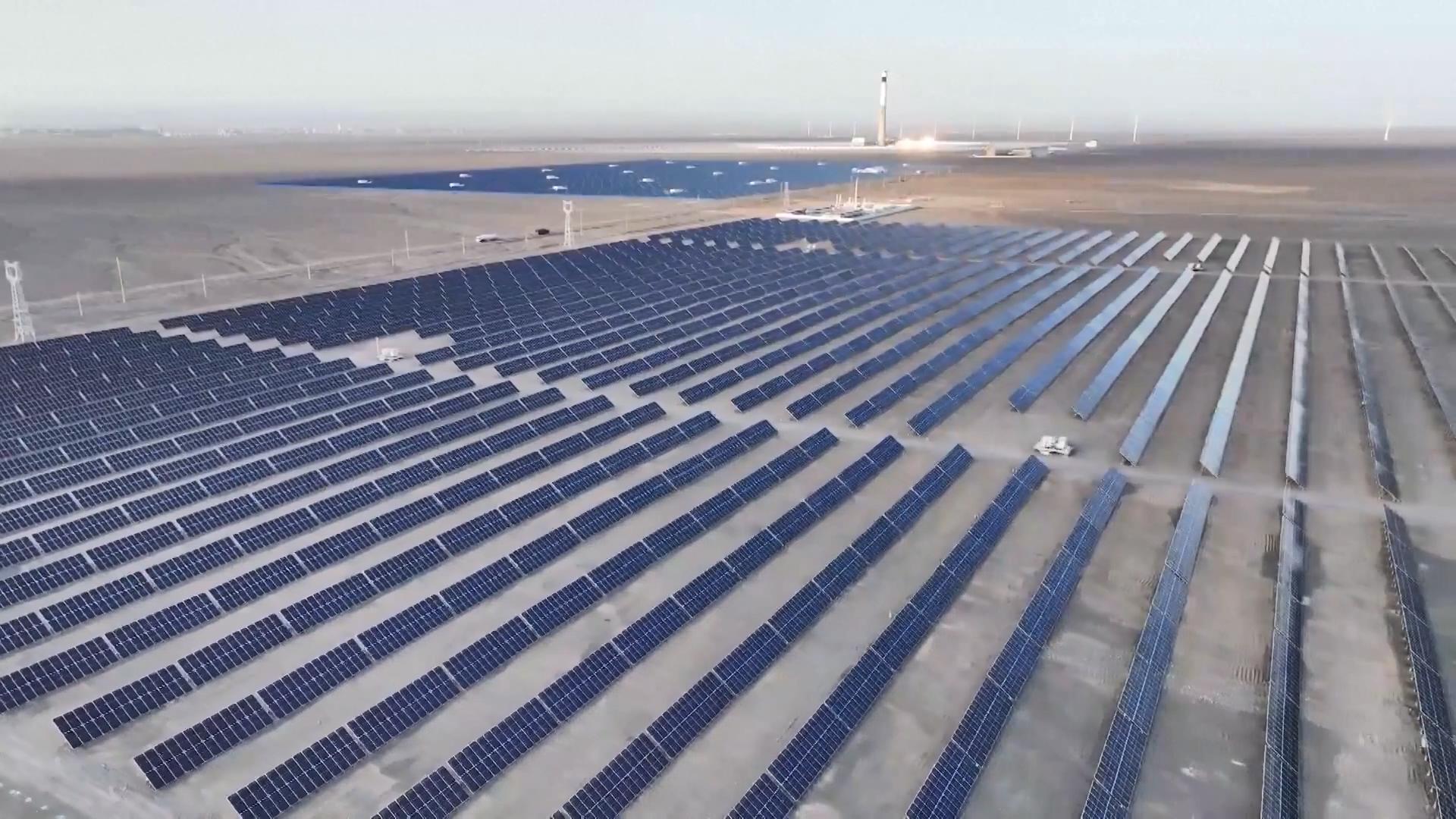 Photovoltaic power generation facilities in Hami City, Xinjiang Uygur Autonomous Region, northwest China. /CMG