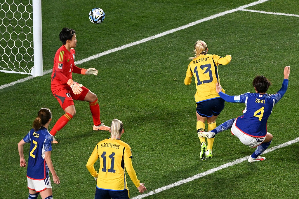 Amanda Ilestedt (#13) of Sweden shoots to score in the FIFA Women's World Cup quarterfinals game against Japan at Eden Park in Auckland, New Zealand, August 11, 2023. /CFP