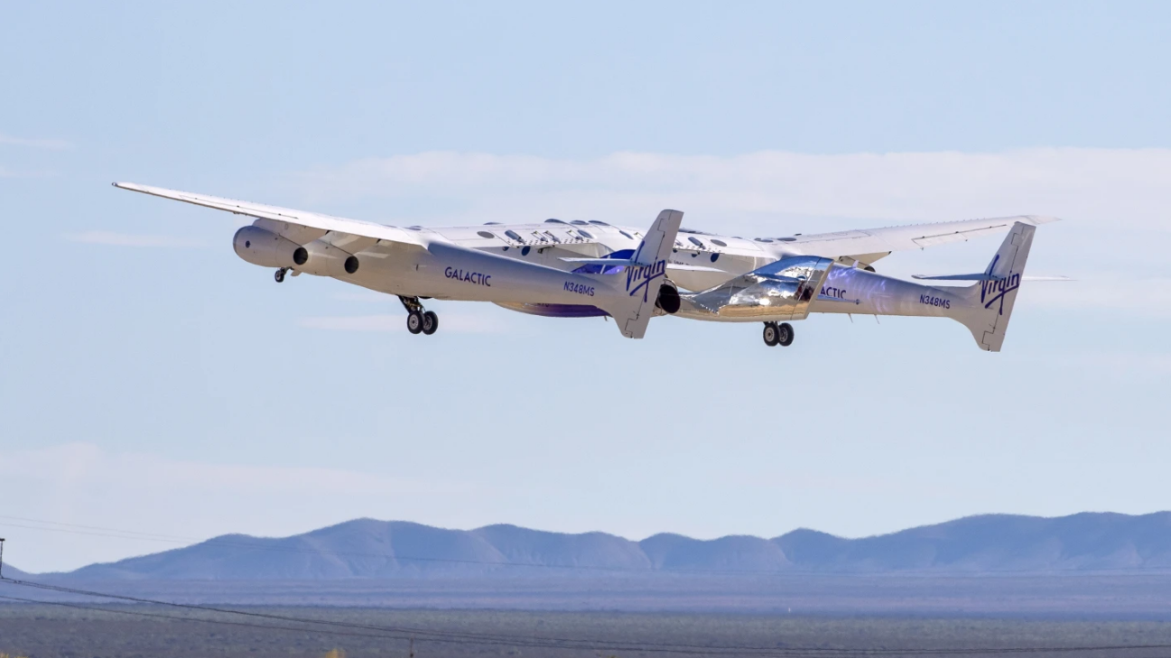 Virgin Galactic's mothership Eve carrying the rocket-powered plane Unity 22 takes off from Spaceport America, August 10, 2023. /AP