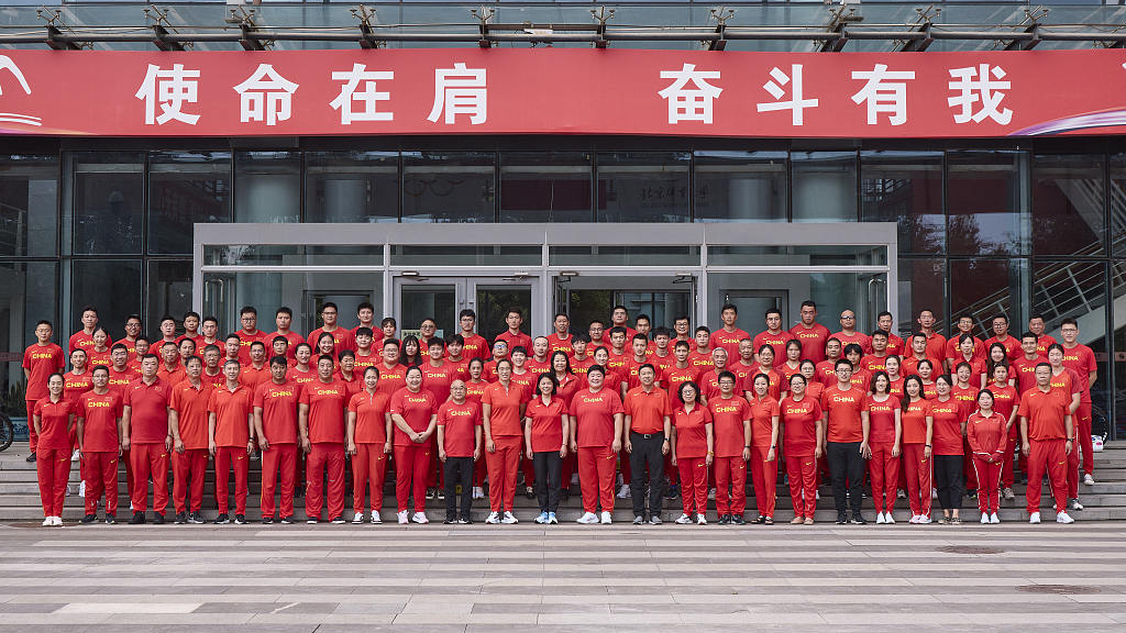Team China pose for a group picture before heading for the 2023 World Athletics Championships, Beijing, China, August 10, 2023. /CFP
