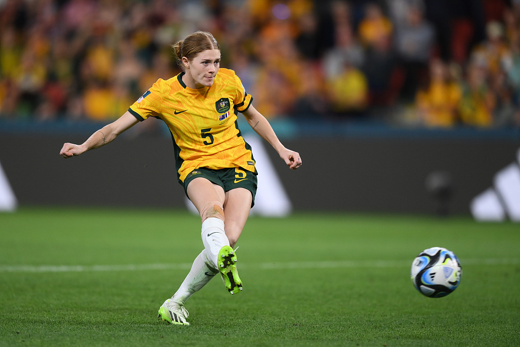 Cortnee Vine of Australia shoots to score in the penalty shoot-out in the FIFA Women's World Cup quarterfinals against France at Brisbane Stadium in Brisbane, Australia, August 12, 2023. /CFP
