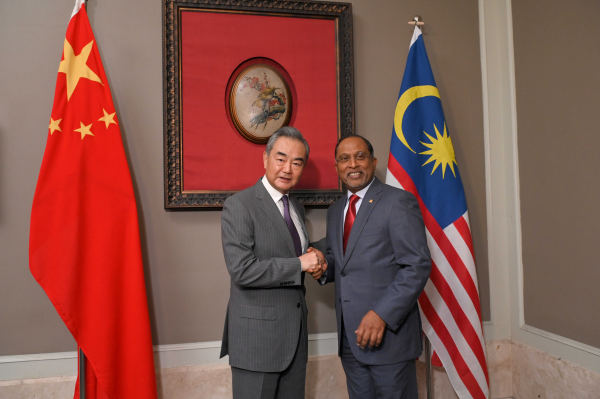 Chinese Foreign Minister Wang Yi (L) meets with Malaysian Foreign Minister Zambry Abdul Kadir in Penang, Malaysia, August 11, 2023. /Chinese Foreign Ministry