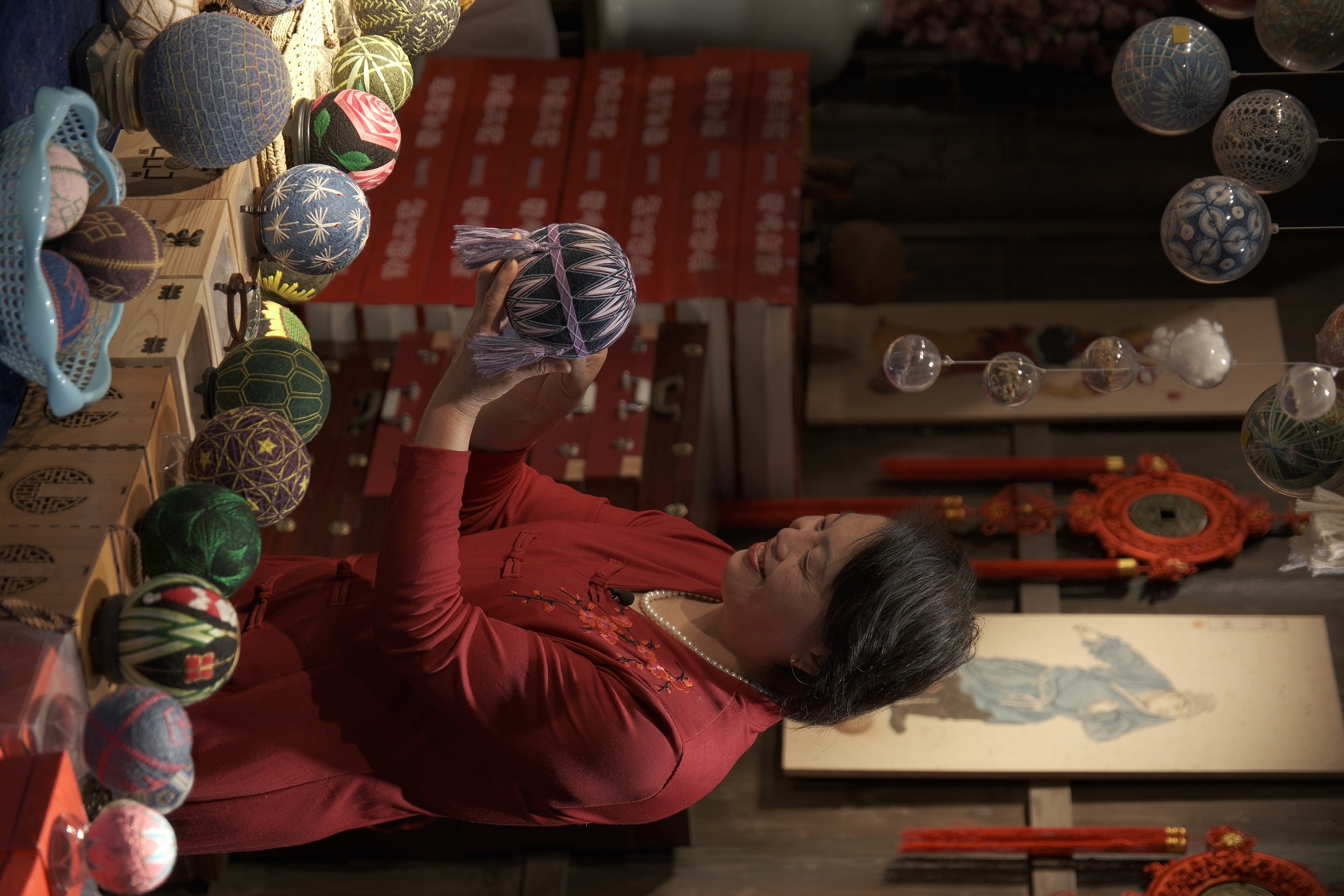 A view of a craftswoman stitching hand-embroidered cuju in Zibo, Shandong Province /CGTN