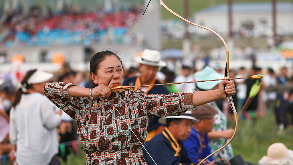 A woman takes part in an archery contest during the Naadam Festival held in Hinggan League, Inner Mongolia. /CFP