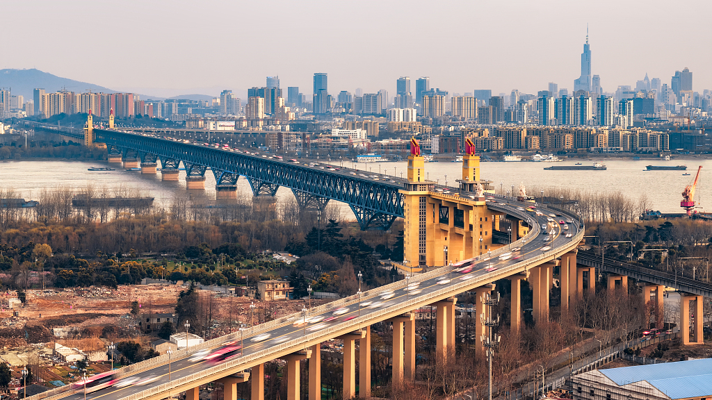 Live: Enjoy China's self-designed Nanjing Yangtze River Bridge