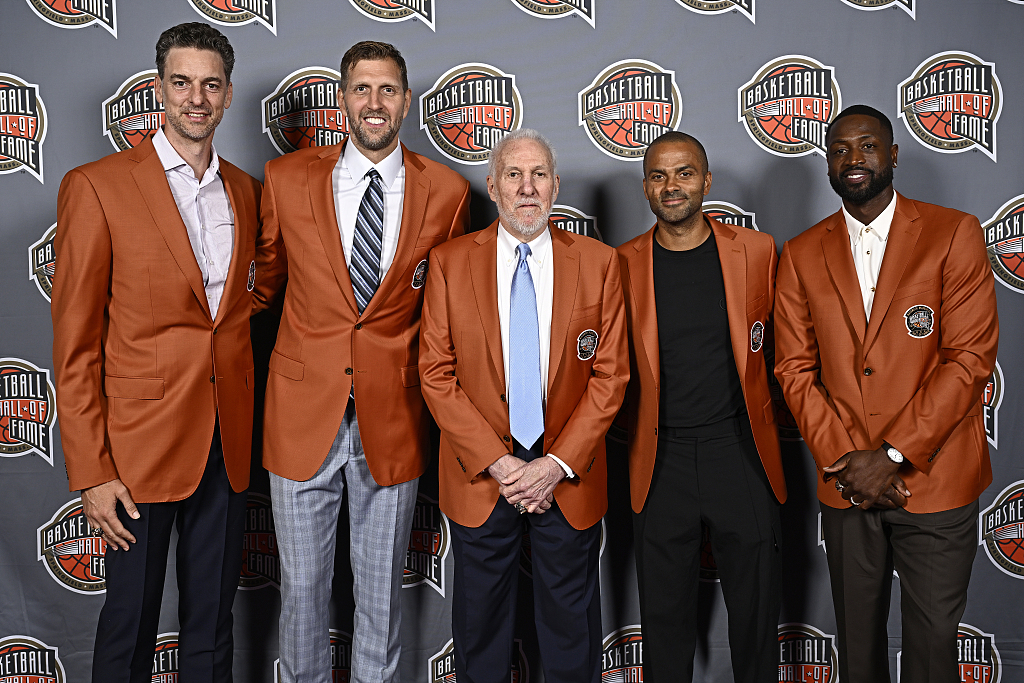 L-R: Inductees of Class of 2023 of the Naismith Basketball Hall of Fame Pau Gasol, Dirk Nowitzki, Gregg Popovich, Tony Parker and Dwyane Wade pose for portraits at the Mohegan Sun in Uncasville, Connecticut, August 11, 2023. /CFP