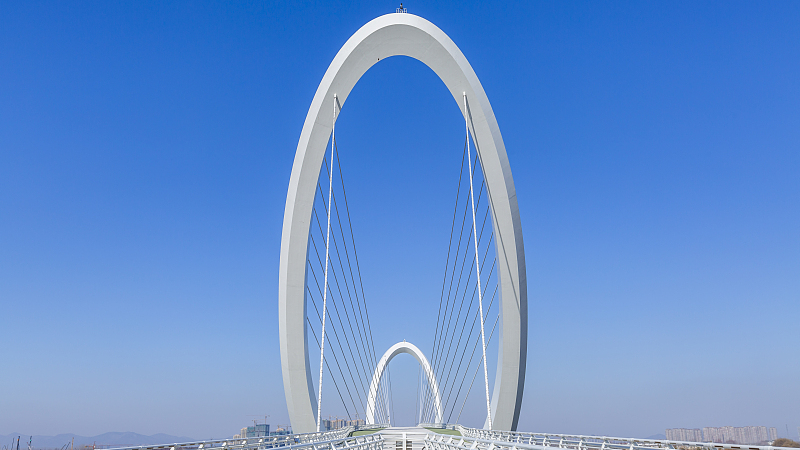 Live: Architectural beauty of Nanjing Eye Pedestrian Bridge over Yangtze River 
