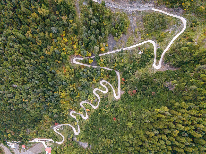 An aerial photo shows a zigzagging road at Miyaluo Scenic Spot in Lixian County, Sichuan Province. /CFP