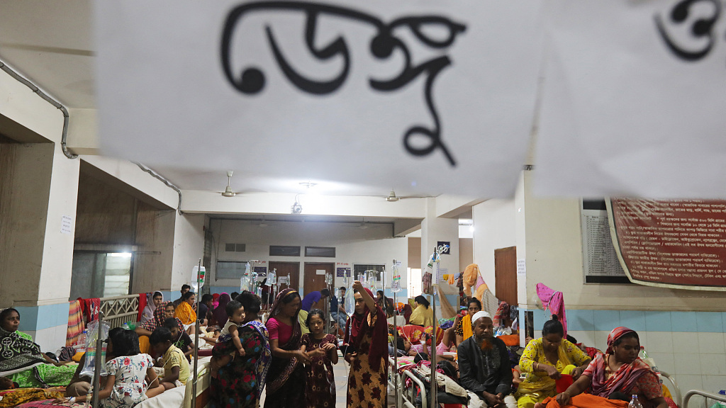Locals with dengue fever receive treatment at a government hospital in Dhaka, Bangladesh, August 12, 2023. /CFP