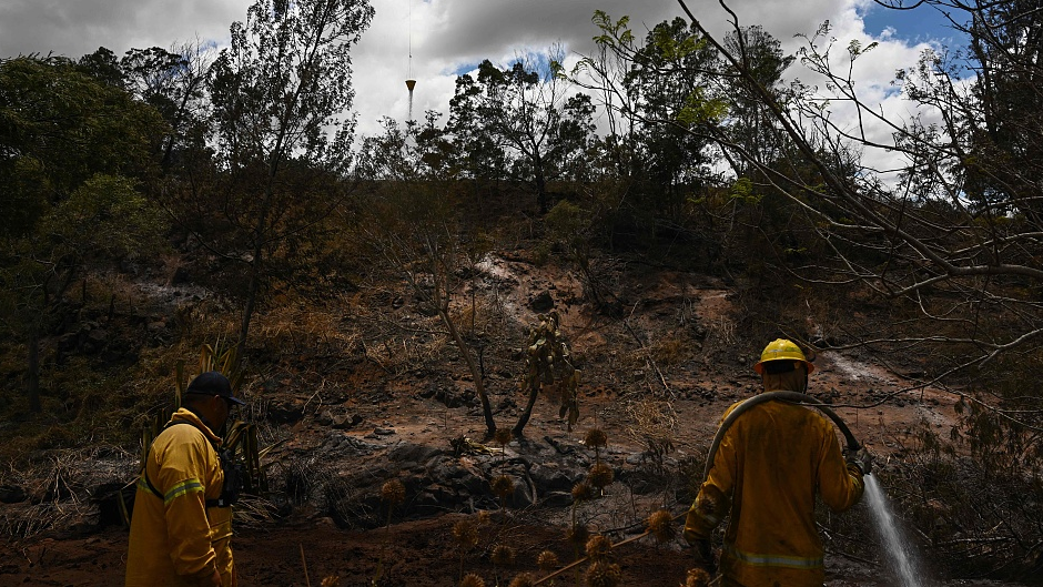 Maui County firefighters extinguish a fire near homes during the wildfires in Kula, Hawaii, U.S., August 13, 2023. /CFP