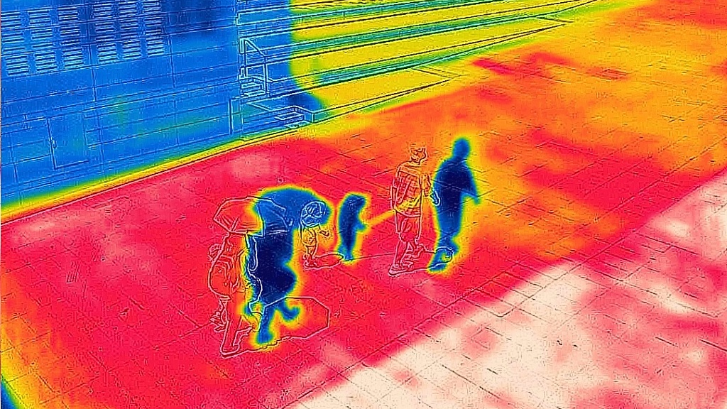 Captured by a thermal imaging camera, the image displays citizens walking through Gwanghwamun Square in Seoul, South Korea, July 30, 2023. /CFP