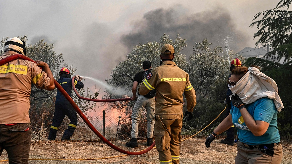 Firemen attempt to extinguish a fire in Nea Anchialos, Greece, July 27, 2023. /CFP