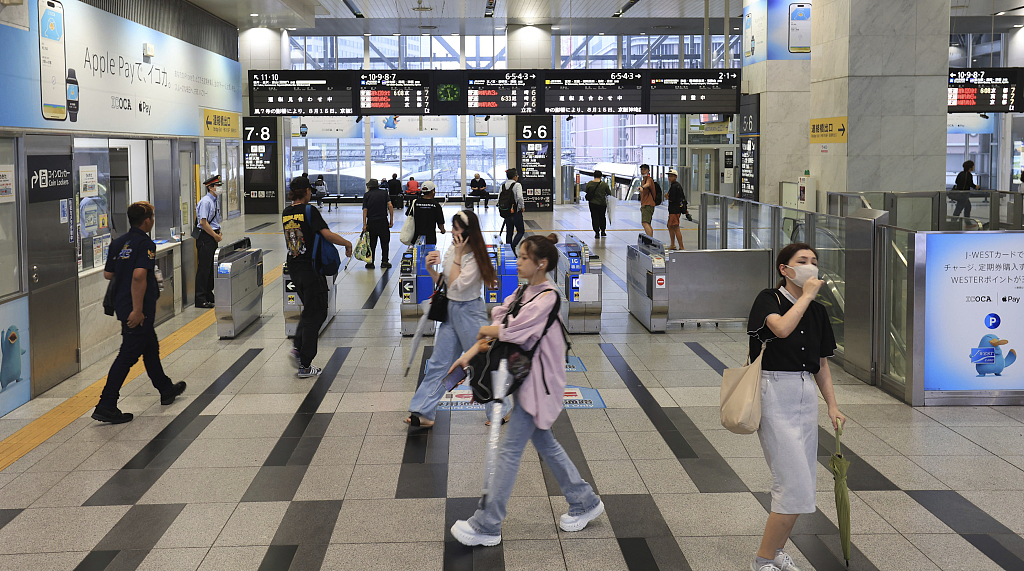 Passengers use JR Osaka Station as train operation is disrupted due to Typhoon Lan, August 15, 2023. /CFP
