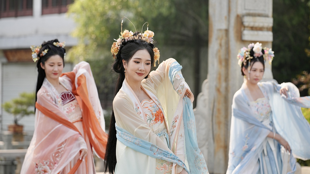 Dressed in hanfu, Chinese young women dance at a cultural center in Huzhou, east China's Zhejiang Province, on August 12, 2023. /CFP