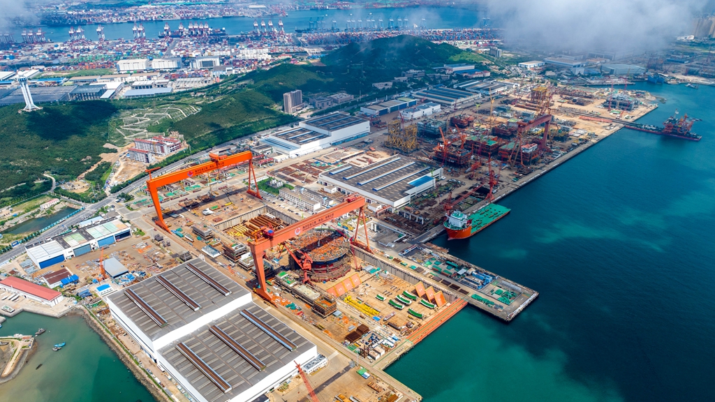 An aerial view of the Haiyang Shiyou 122, Asia's first cylindrical FPSO, under construction in Qingdao, east China's Shandong Province. /CGTN