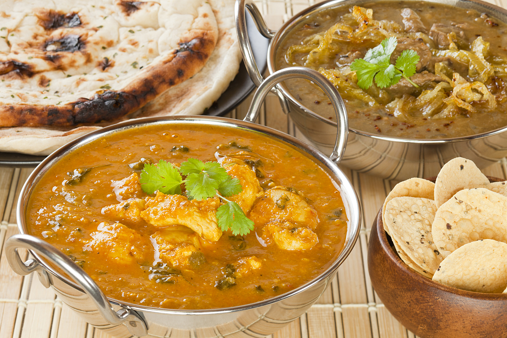 An Indian curry dish is served with naan bread. /CFP