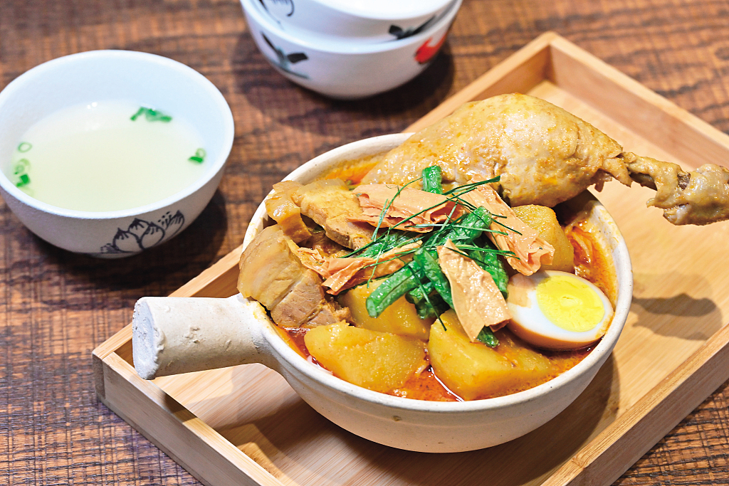 A chicken curry dish is served at a restaurant in Hong Kong Special Administrative Region, China. /CFP