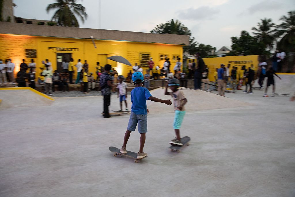 Children practice skating at the Freedom Skate Park in Accra, Ghana. December 15, 2021. /CFP